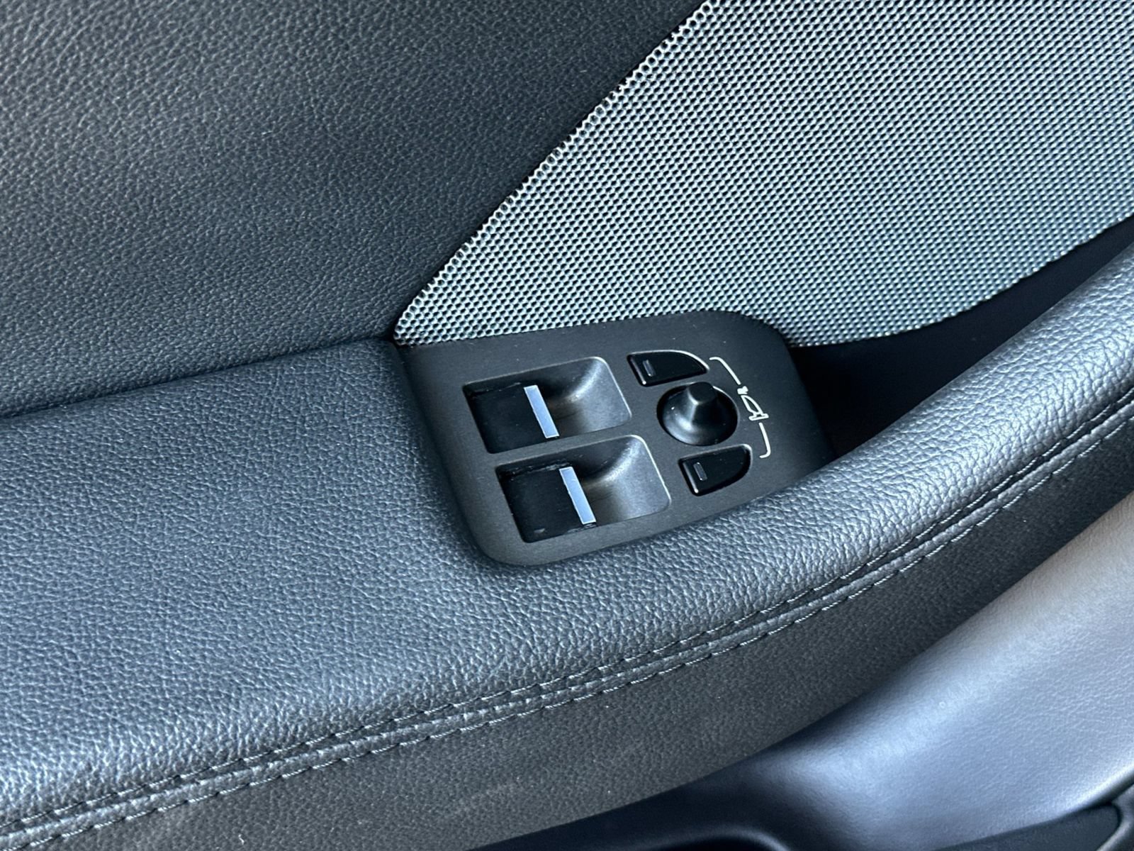 Used 2014 Jaguar F-TYPE Convertible RWD image 13