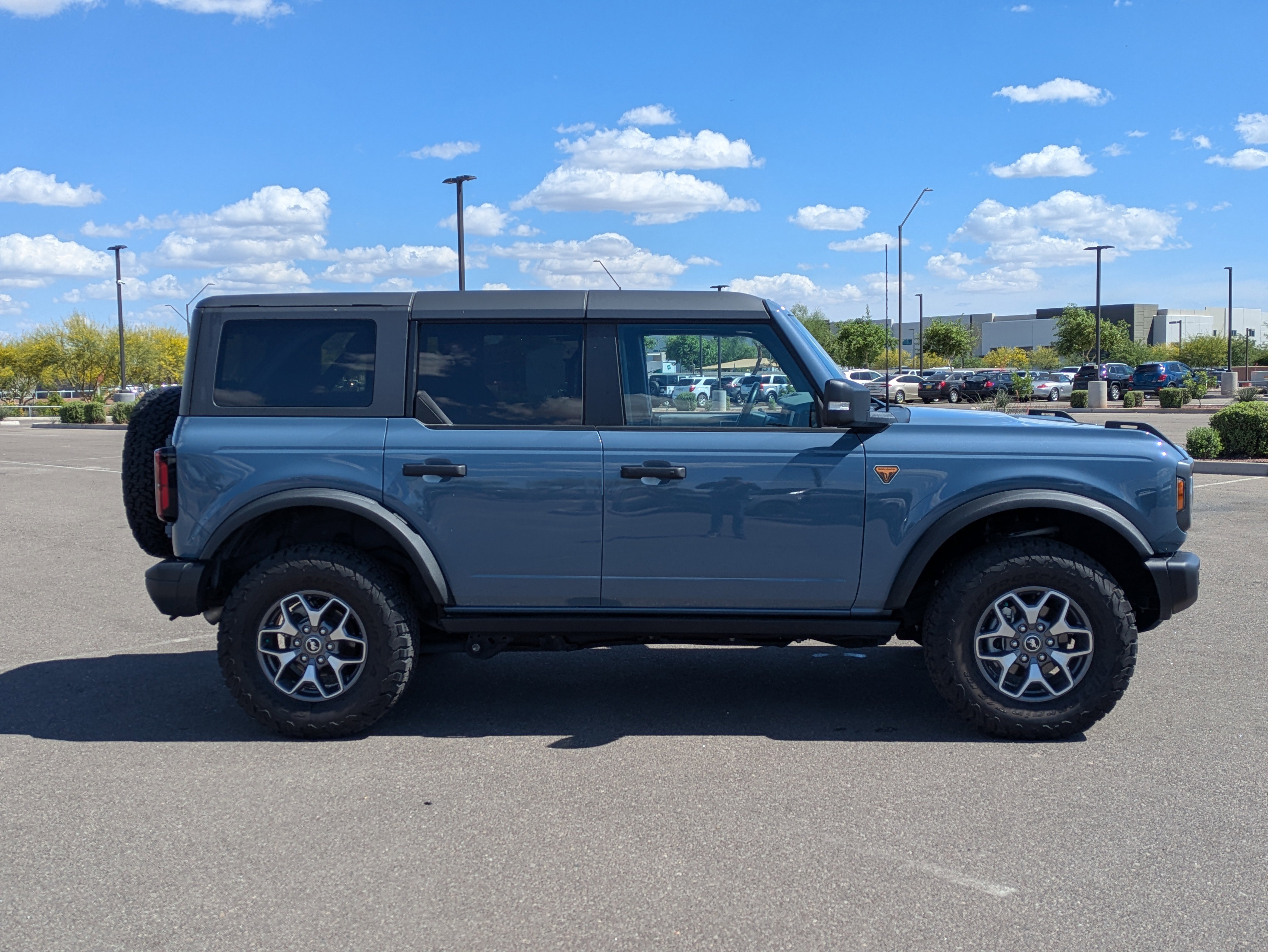 Used 2023 Ford Bronco Badlands image 6