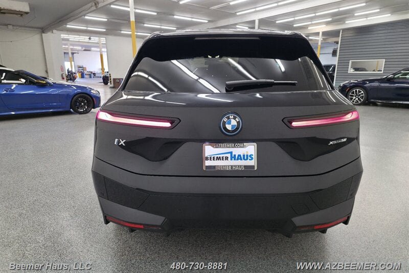 Used 2024 BMW iX xDrive50 w/ Premium Package AWD/4WD image 6