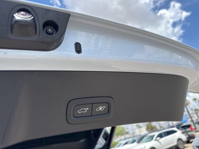 New 2026 Volvo XC40 B5 Plus w/ Protection Package Premier AWD/4WD image 10