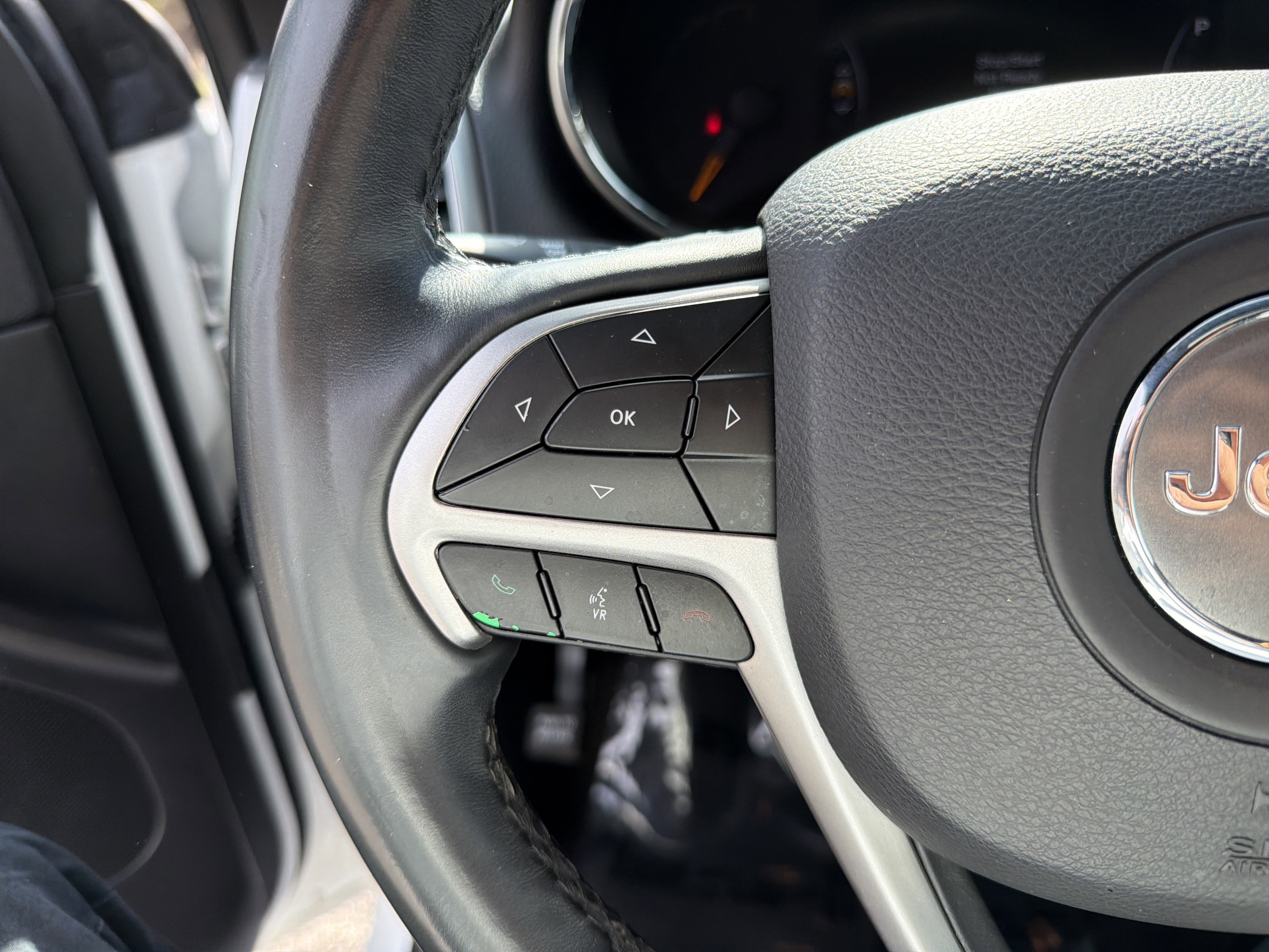 Used 2019 Jeep Grand Cherokee Altitude RWD image 31