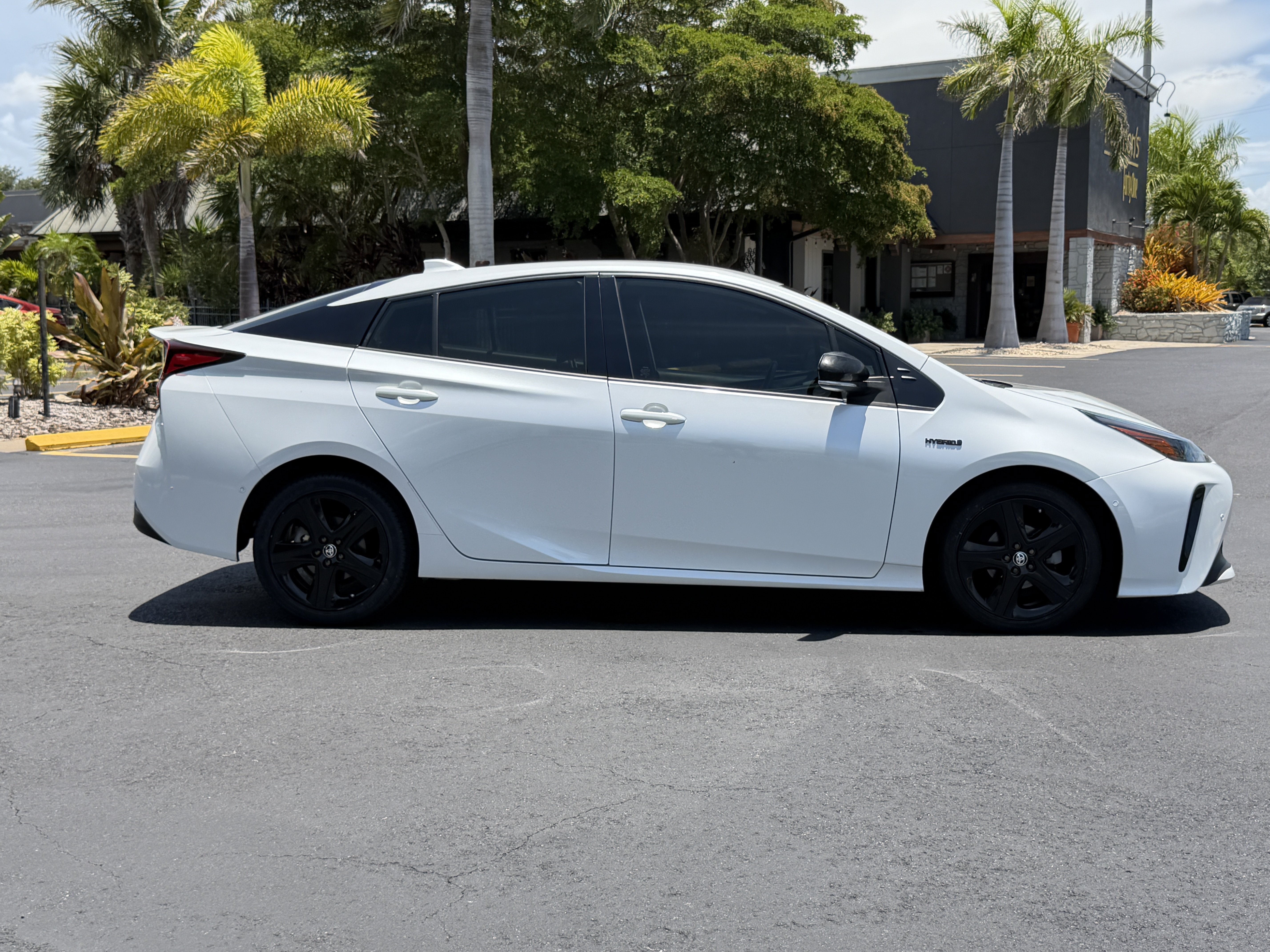 Used 2021 Toyota Prius FWD image 4