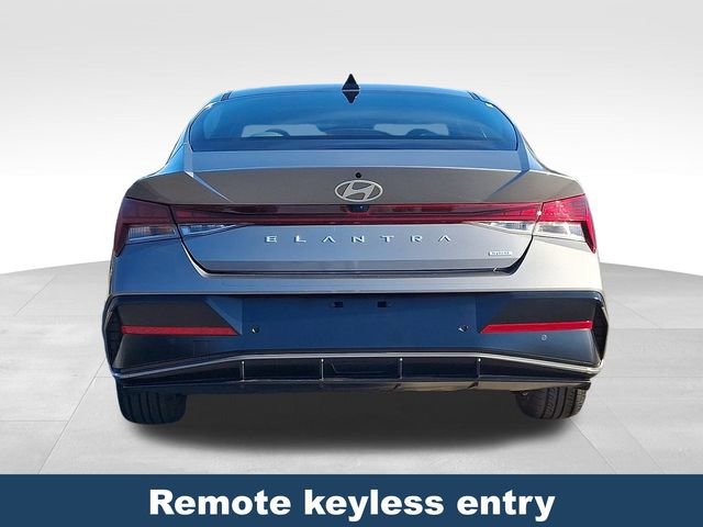 Used 2024 Hyundai Elantra Limited image 6