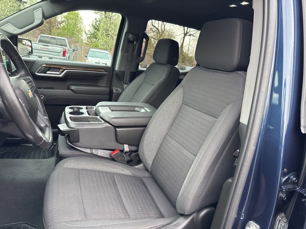 Used 2022 Chevrolet Silverado 1500 LT AWD/4WD image 18