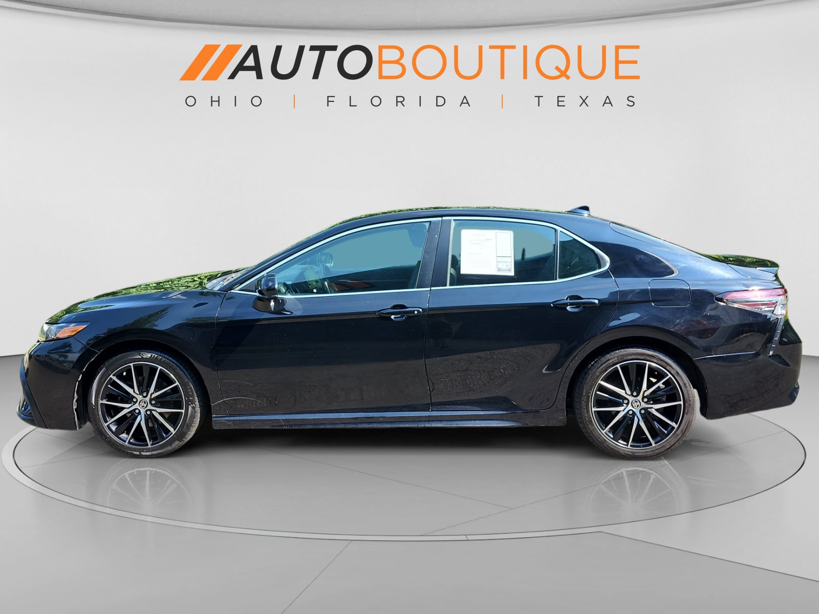 Used 2021 Toyota Camry SE FWD image 2