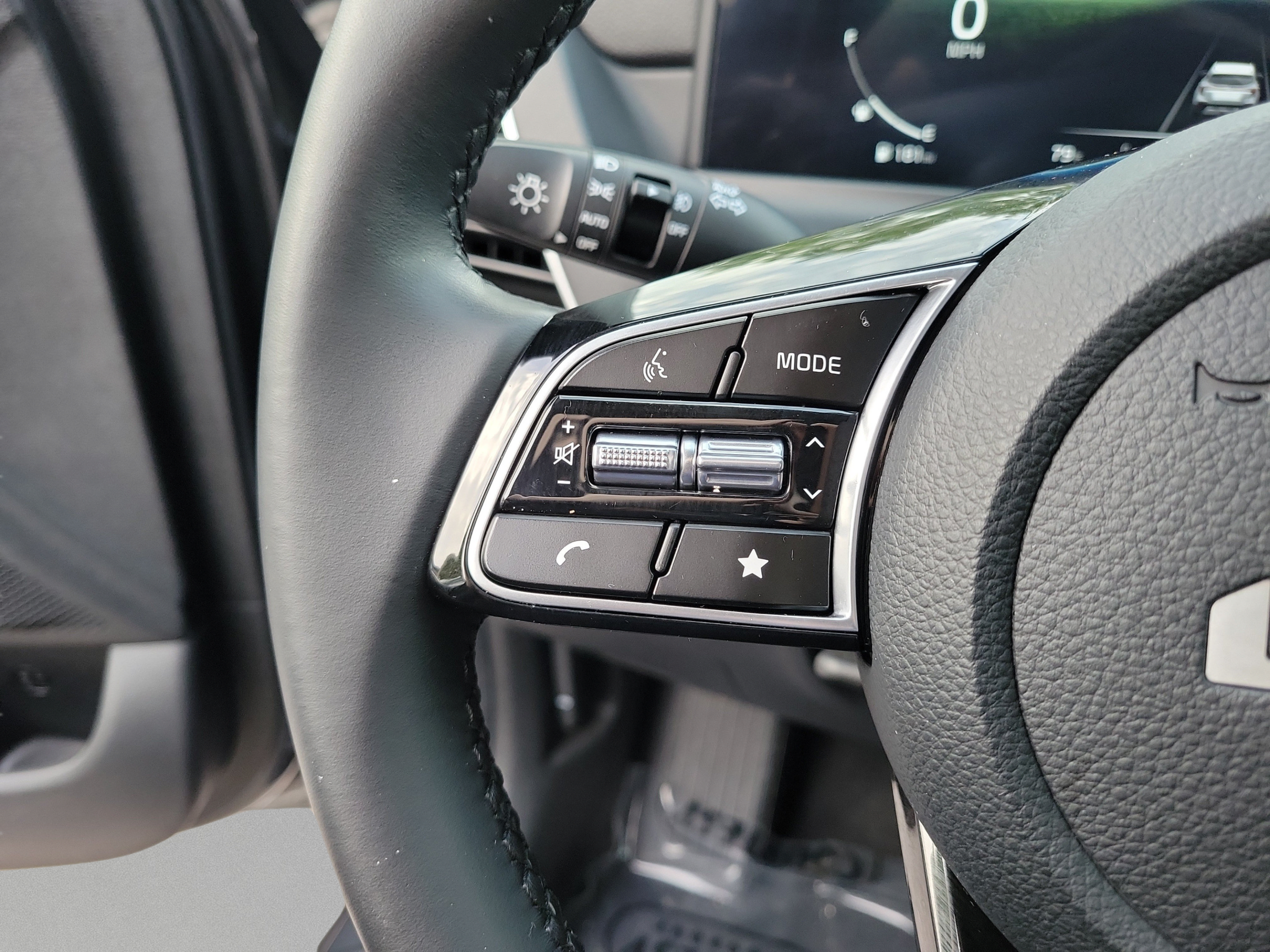 Certified 2025 Kia Seltos EX w/ EX Sunroof Package FWD image 25