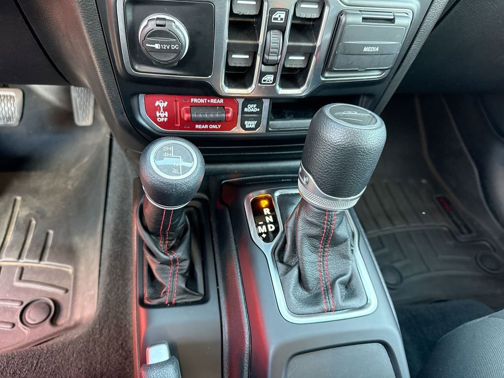 Used 2022 Jeep Gladiator Rubicon w/ Cold Weather Group image 18