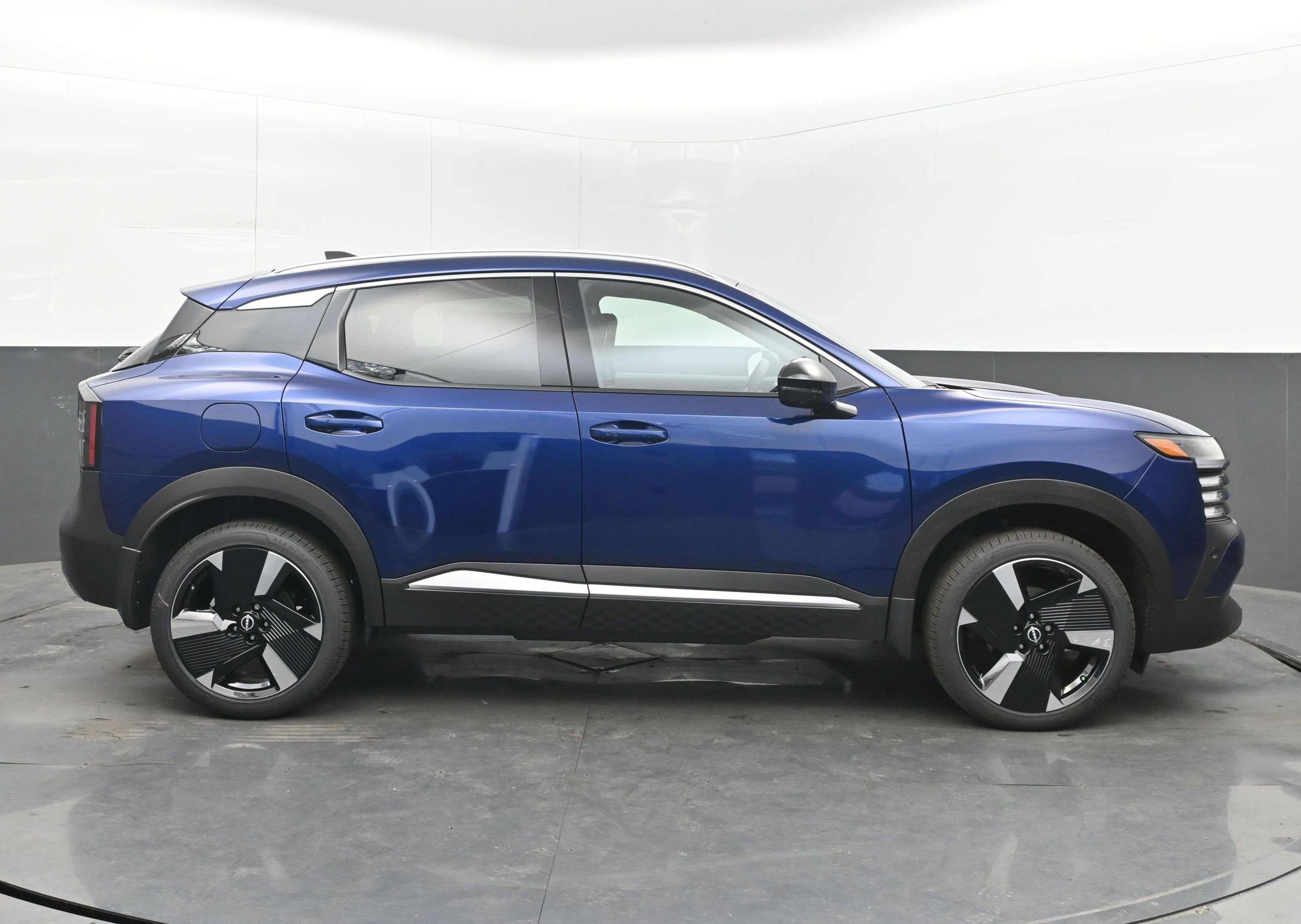 New 2026 Nissan Kicks SR w/ SR Premium Package image 8