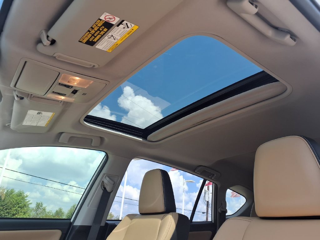 Used 2018 Toyota RAV4 Limited FWD image 10