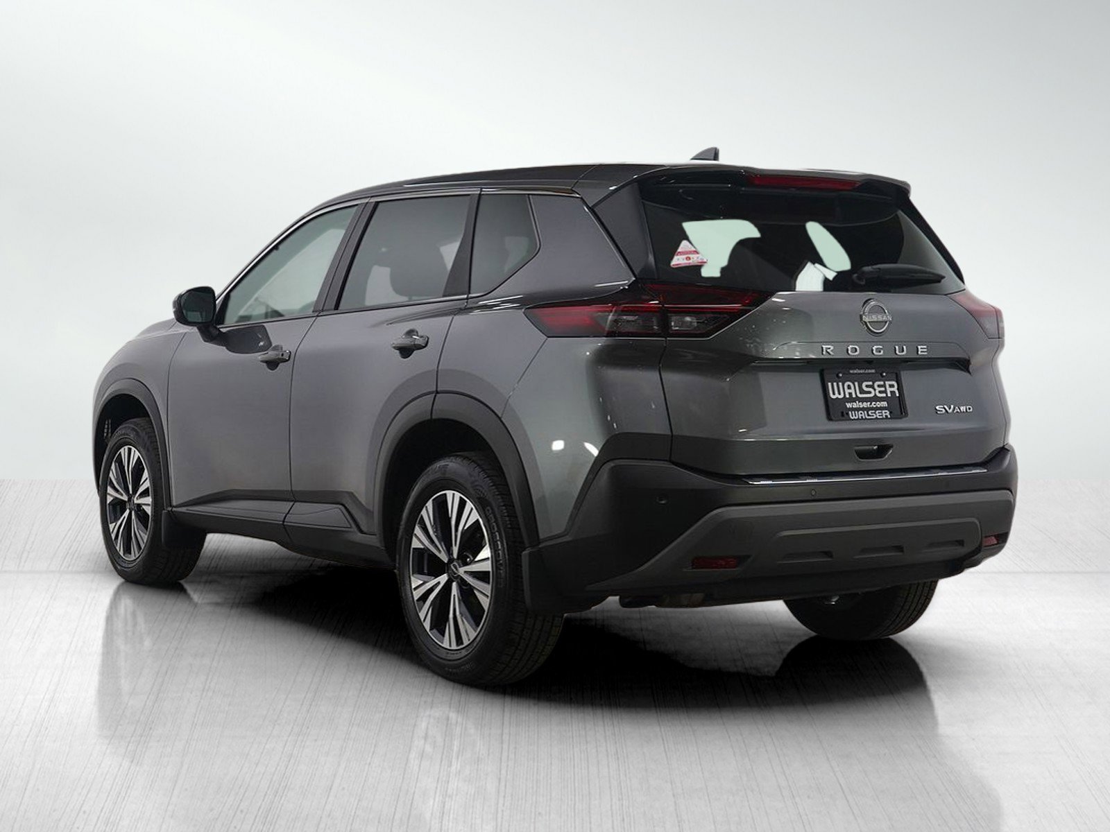 Used 2022 Nissan Rogue SV image 3