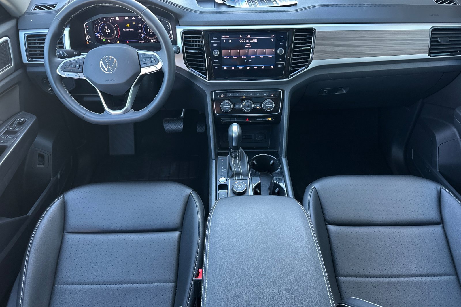 Used 2023 Volkswagen Atlas SEL image 13