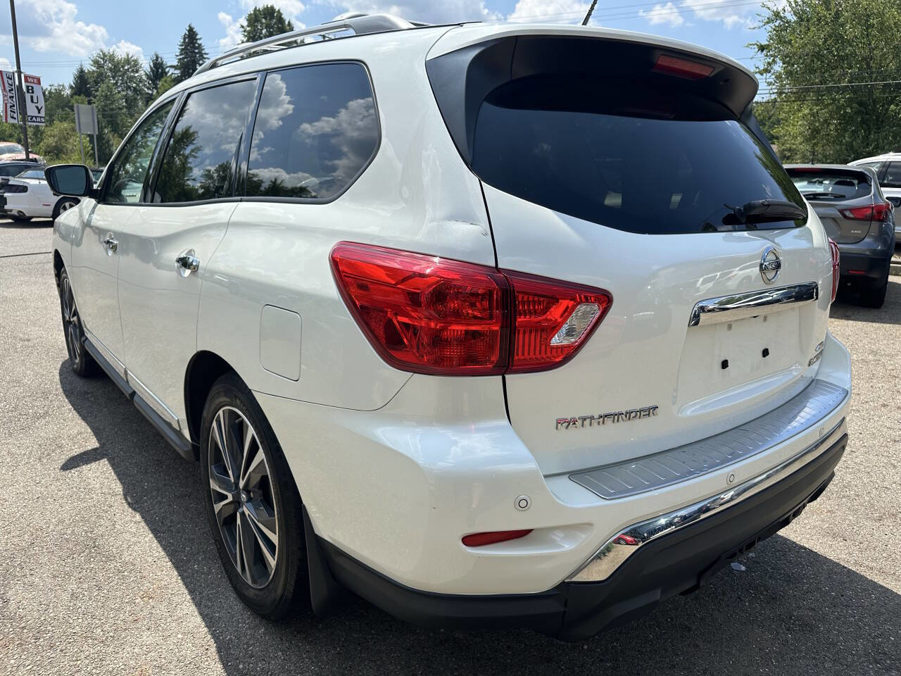 Used 2018 Nissan Pathfinder Platinum image 4