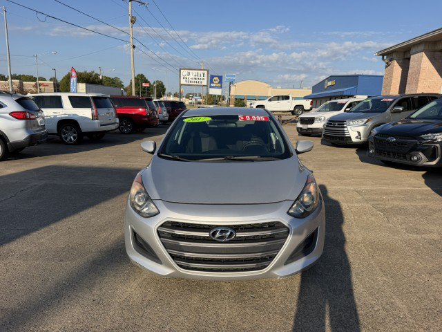 Used 2017 Hyundai Elantra GT FWD image 3