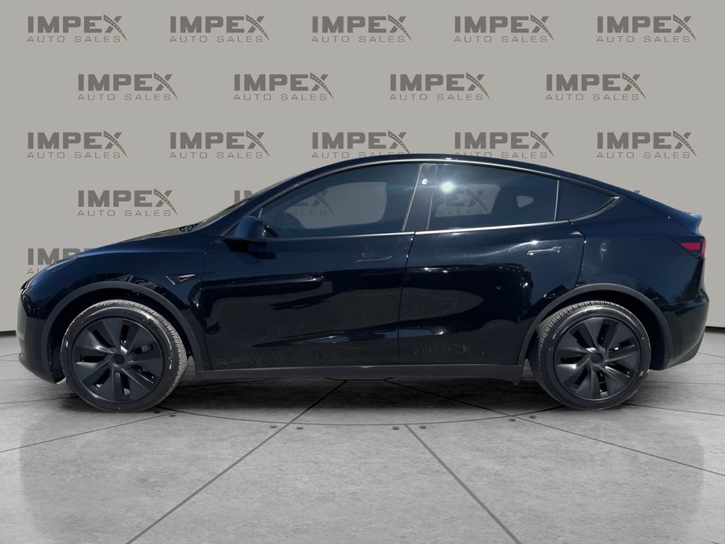 Used 2025 Tesla Model Y Long Range RWD image 2