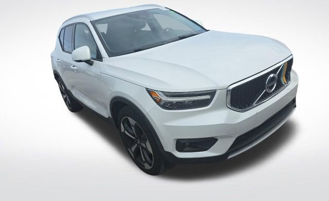 Used 2021 Volvo XC40 T4 Momentum w/ Protection Package Premier image 2