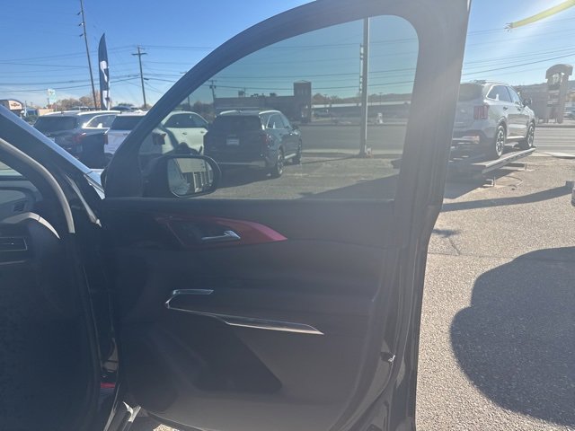 Used 2024 Chevrolet Traverse Z71 image 7