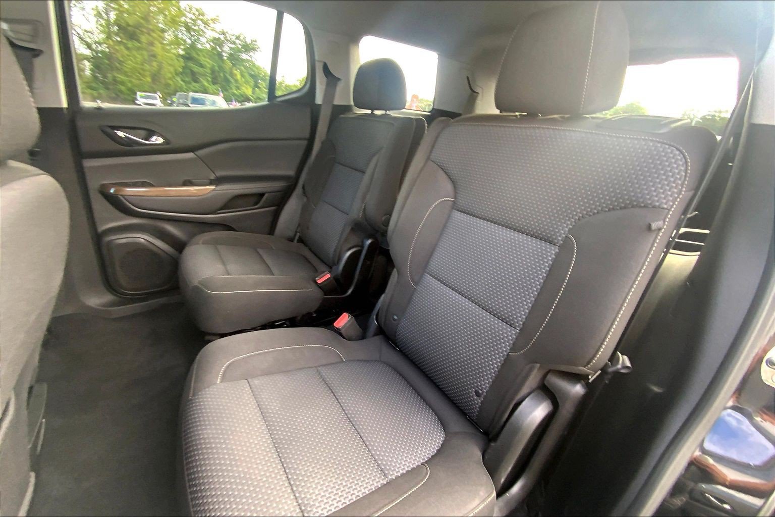 Used 2021 GMC Acadia SLE AWD/4WD image 19