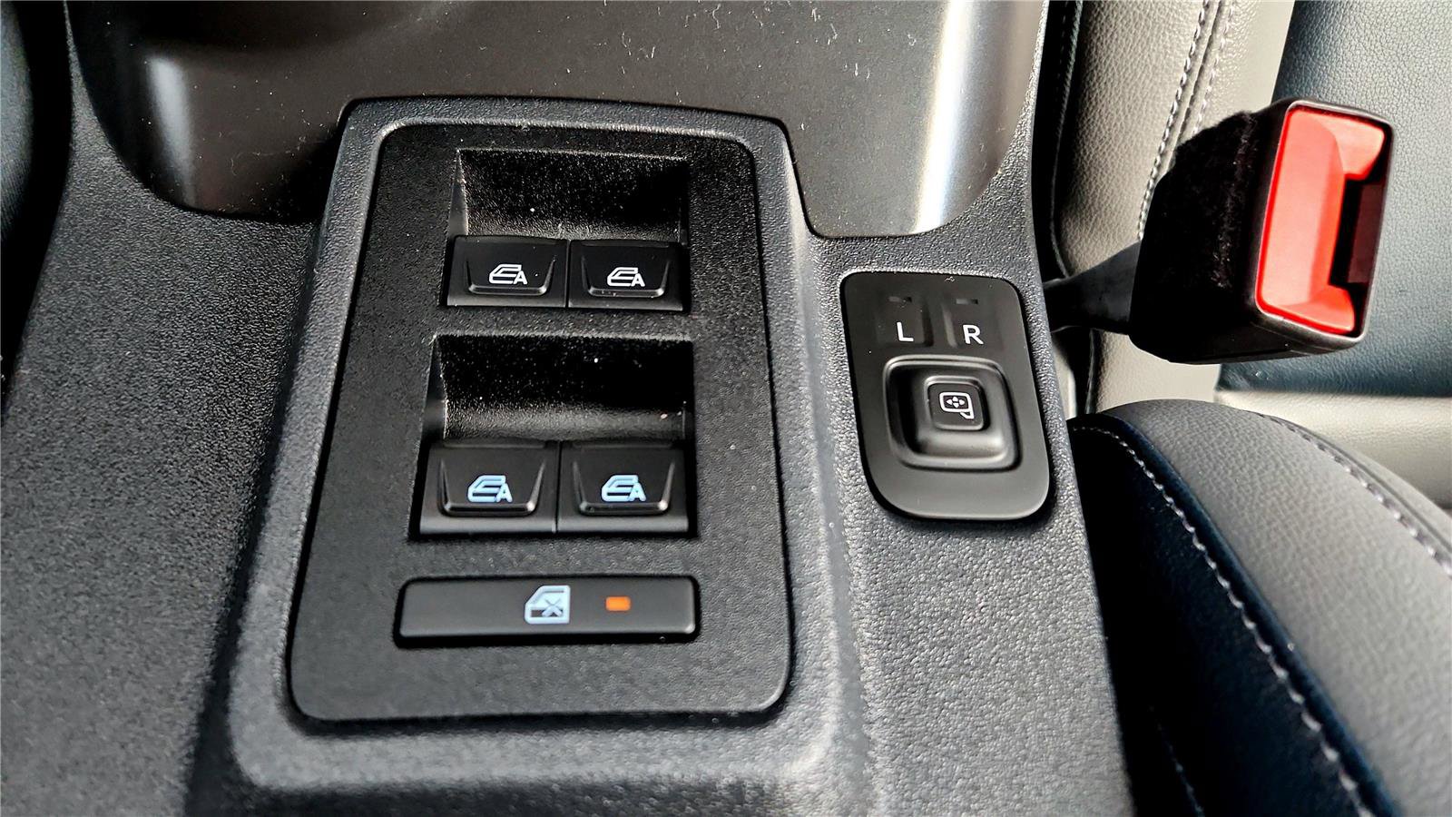 Used 2024 Ford Bronco Outer Banks w/ Sasquatch Package image 35