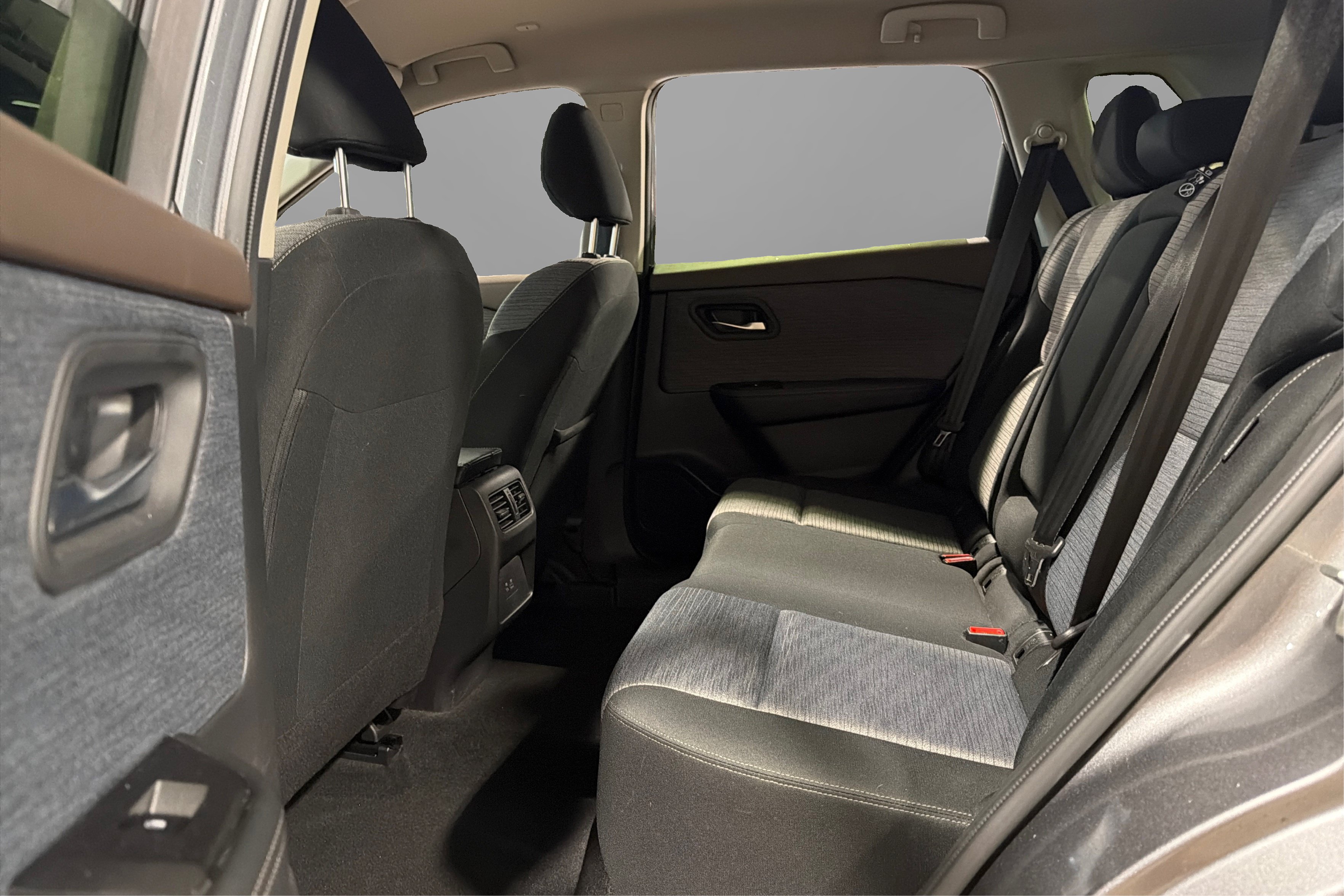Used 2023 Nissan Rogue SV AWD/4WD image 32