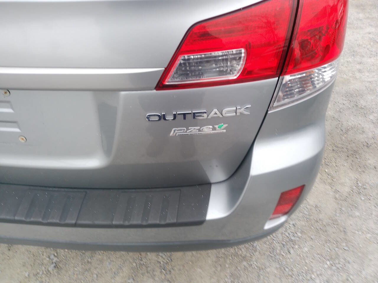 Used 2011 Subaru Outback 2.5i Premium image 26