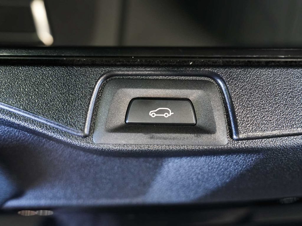 Used 2025 BMW X5 M60i w/ Parking Assistance Package AWD/4WD image 45