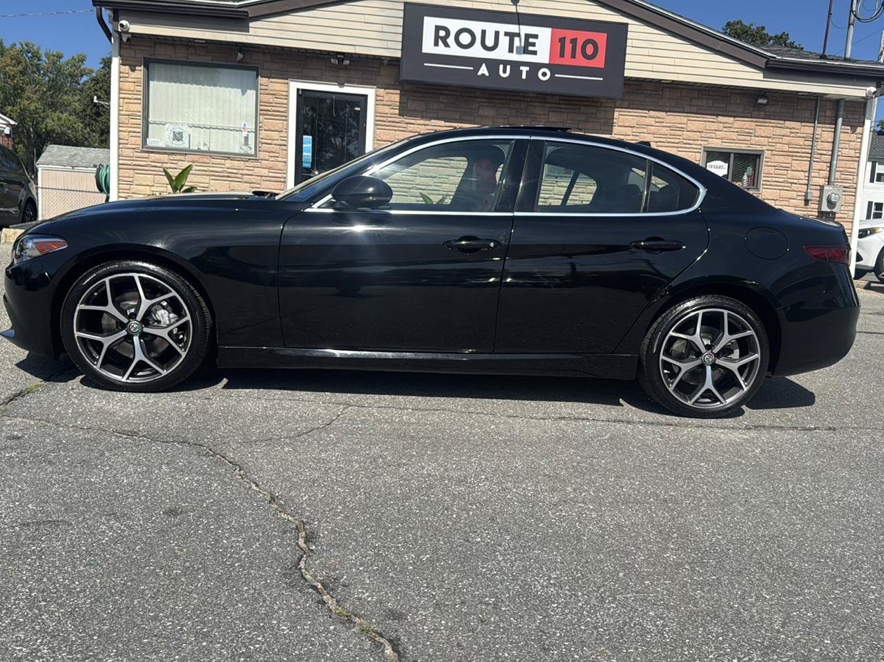 Used 2019 Alfa Romeo Giulia AWD w/ Cold Weather Package image 13