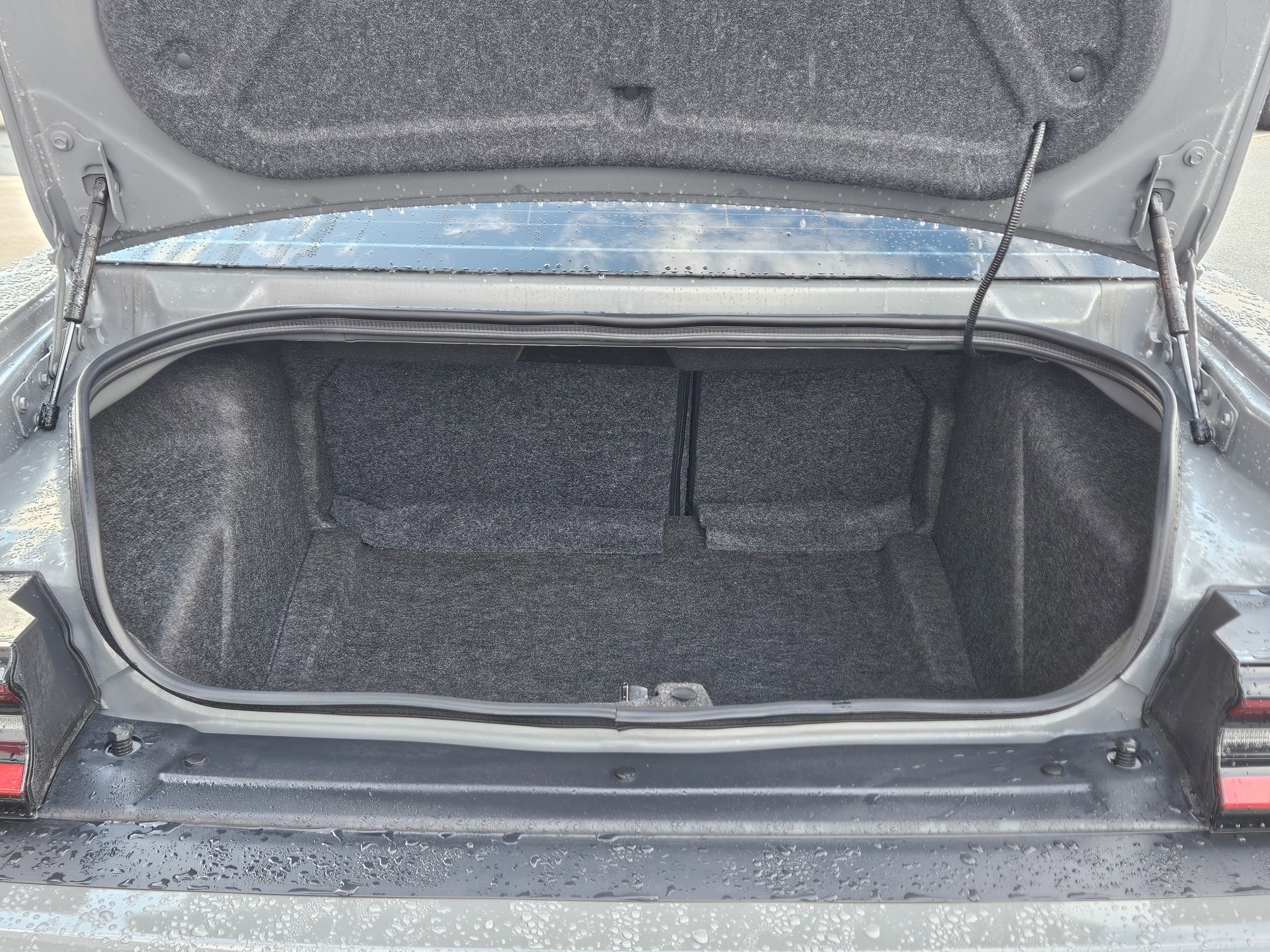 Used 2023 Dodge Challenger R/T w/ Blacktop Package image 27