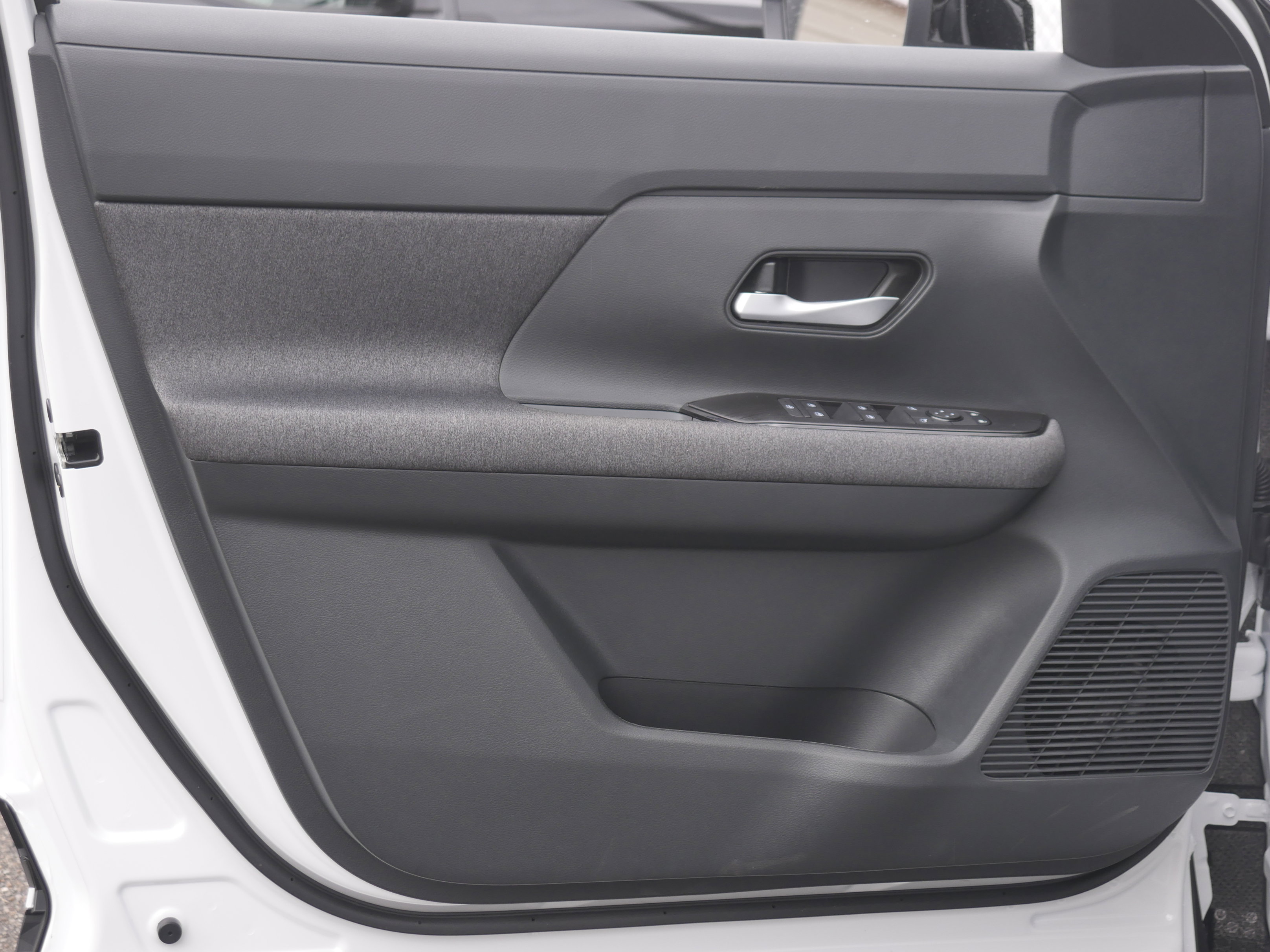 New 2026 Nissan Kicks SV w/ SV Premium Package image 29