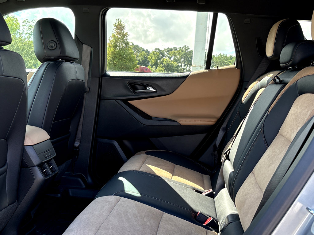 Used 2025 Chevrolet Equinox ACTIV w/ Safety and Technology Package image 21