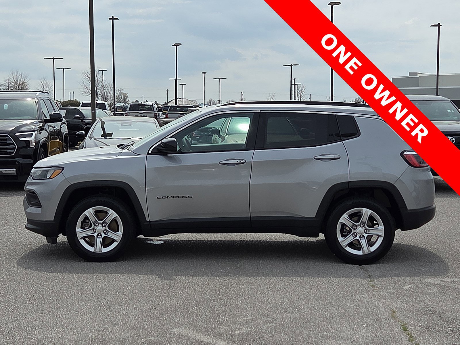 Used 2024 Jeep Compass Latitude AWD/4WD image 3