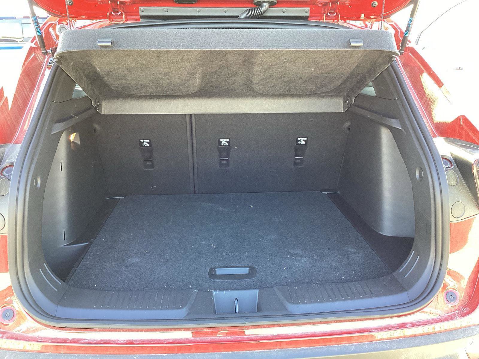 Used 2026 Chevrolet Trax RS w/ Sunroof Package FWD image 4