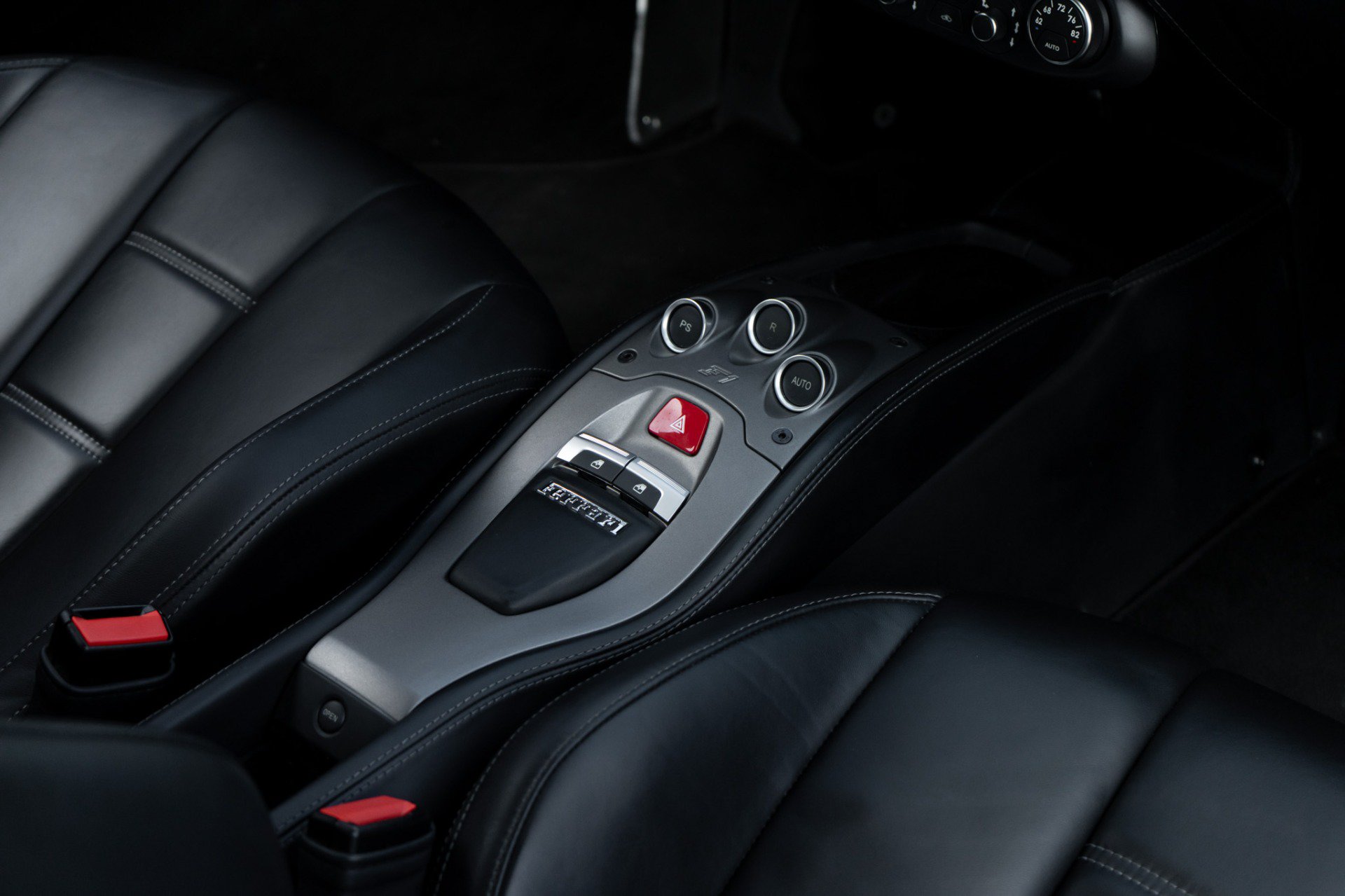 Used 2013 Ferrari 458 Italia Coupe RWD image 24