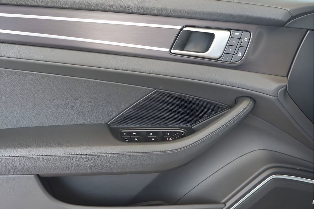 Used 2022 Porsche Panamera Platinum Edition image 9