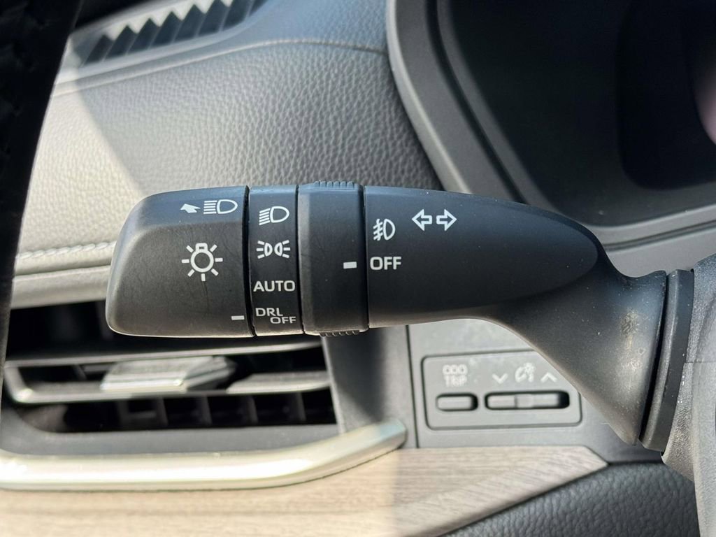 Used 2025 Toyota Grand Highlander AWD image 21