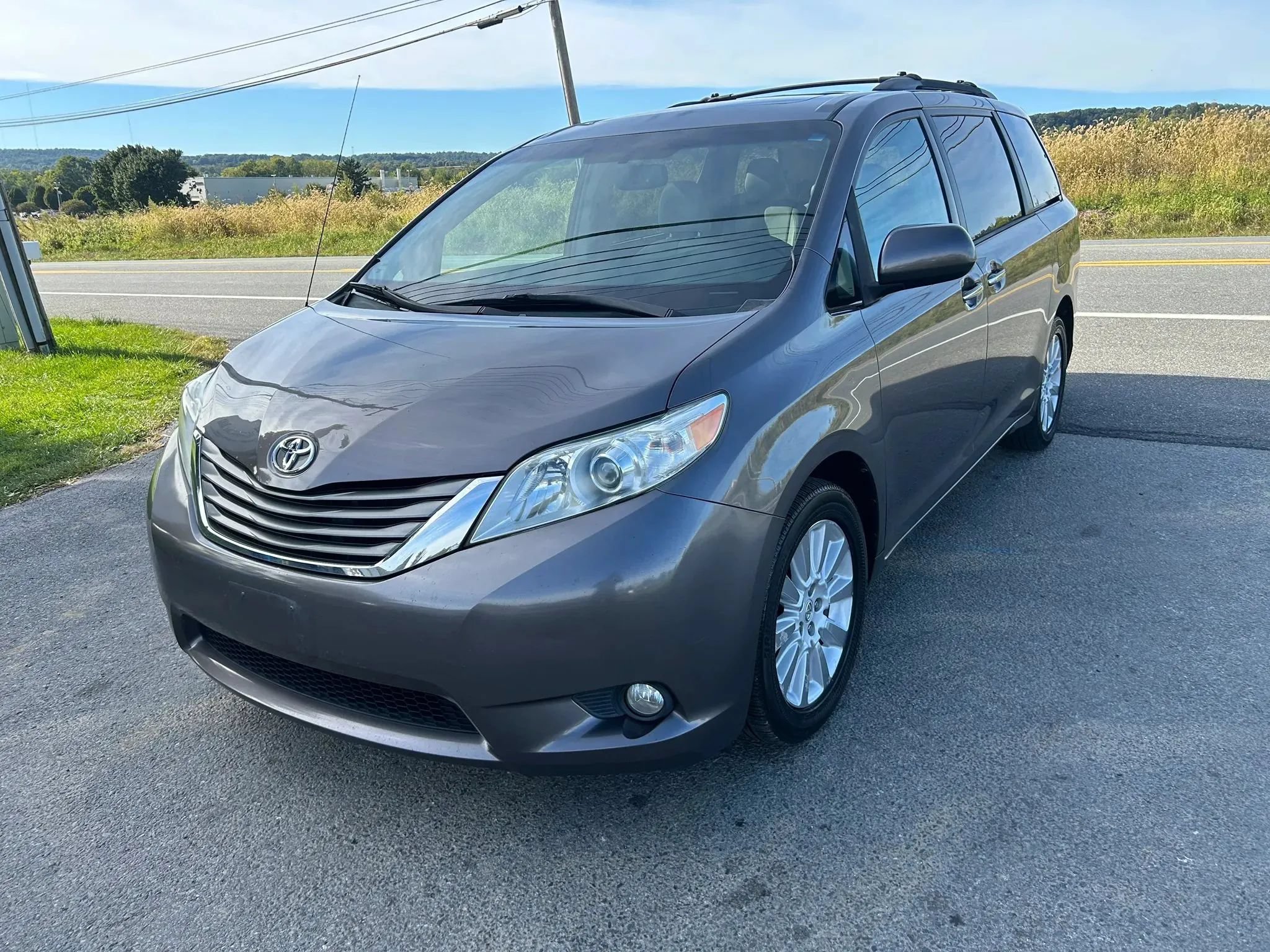 Used 2013 Toyota Sienna XLE w/ Entertainment Pkg AWD/4WD image 5