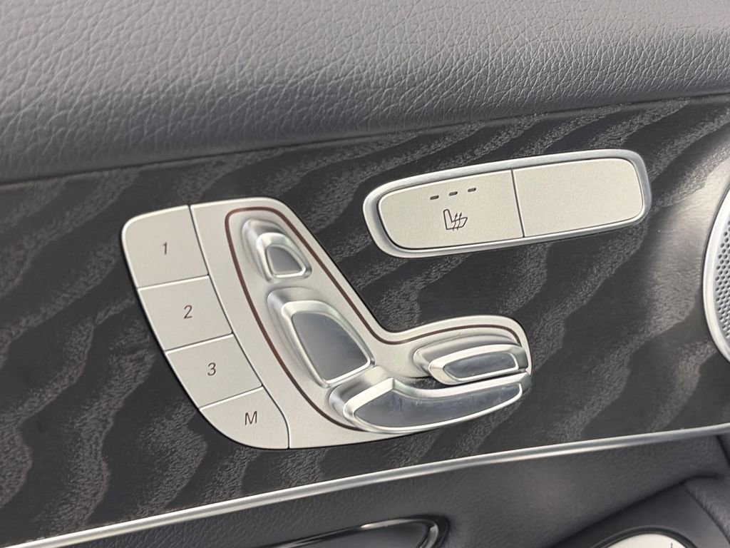 Used 2018 Mercedes-Benz GLC 300 4MATIC image 25
