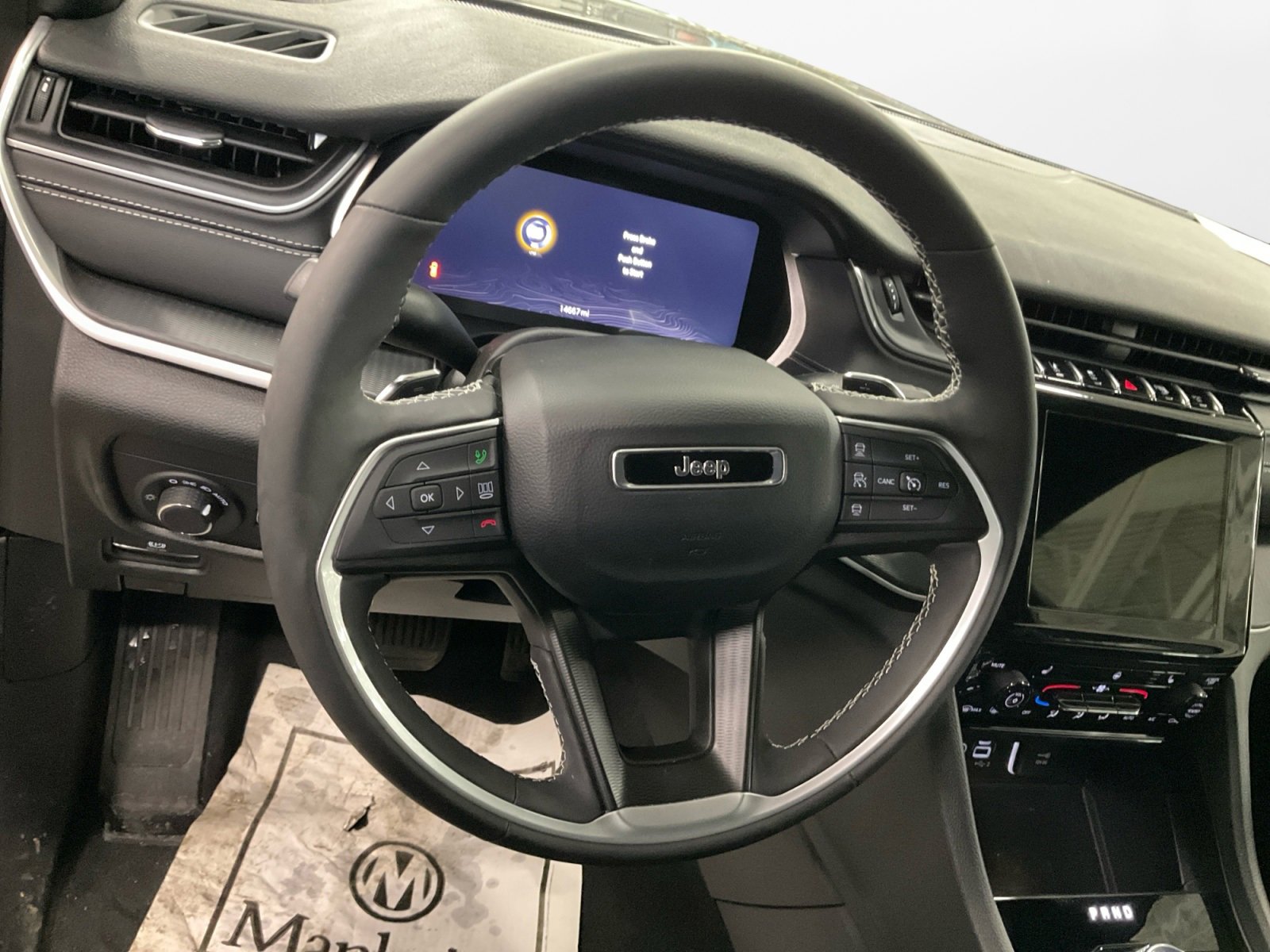 Used 2025 Jeep Grand Cherokee Laredo w/ Luxury Tech Group I image 12