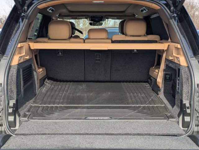 New 2026 Land Rover Range Rover Long Wheelbase SE image 16