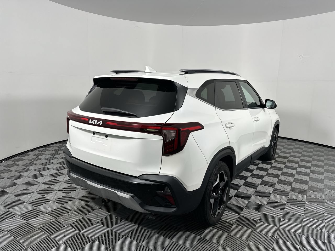 Certified 2024 Kia Seltos EX FWD image 18