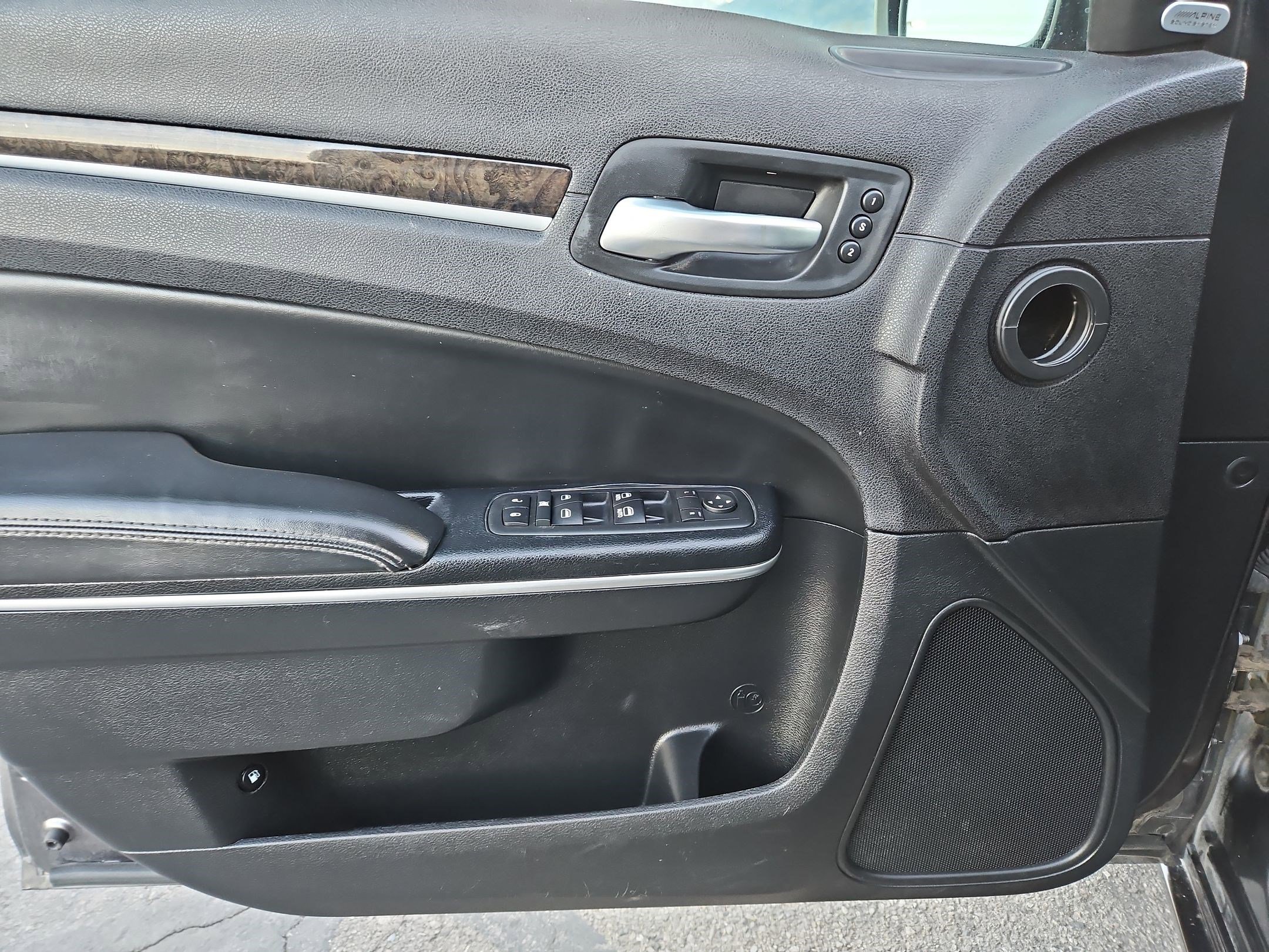 Used 2016 Chrysler 300 C image 14