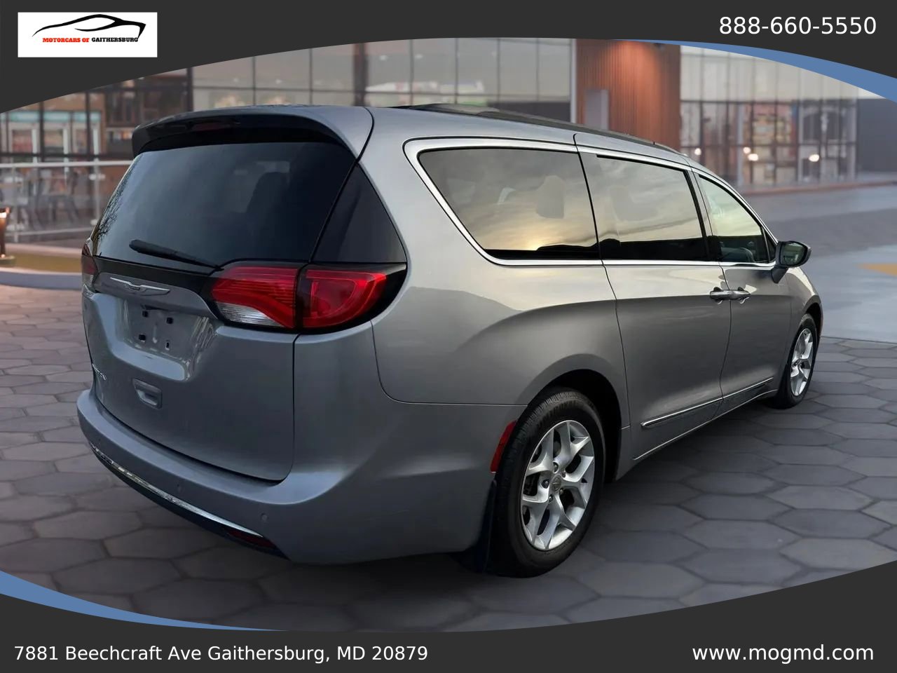 Used 2017 Chrysler Pacifica Touring-L w/ Tire & Wheel Group image 6