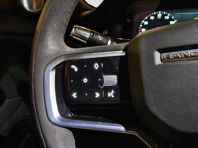 Used 2022 Land Rover Range Rover Evoque R-Dynamic SE image 11