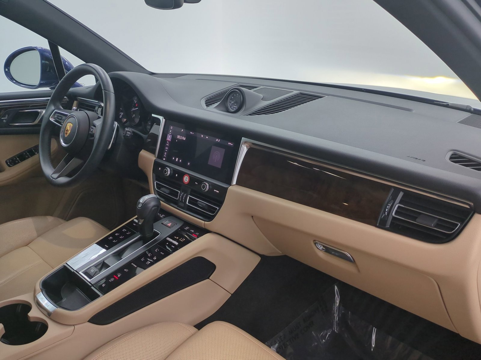 Certified 2023 Porsche Macan image 25