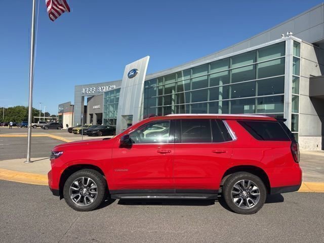 Used 2022 Chevrolet Tahoe LT w/ Luxury Package RWD image 2