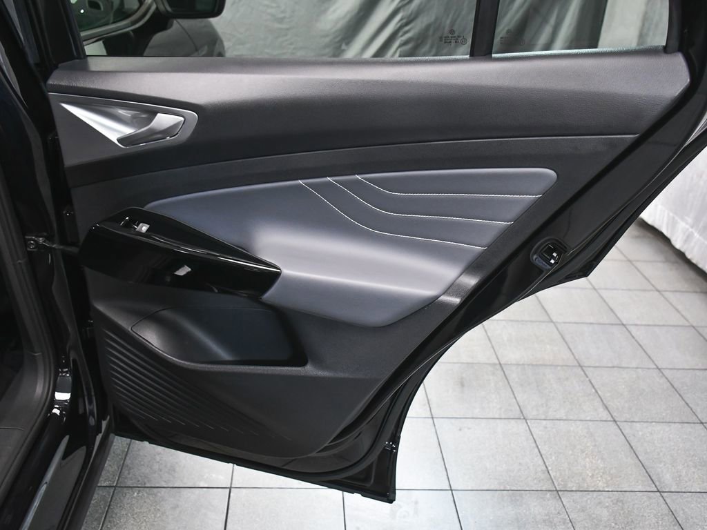 Used 2023 Volkswagen ID.4 Pro S Plus image 14