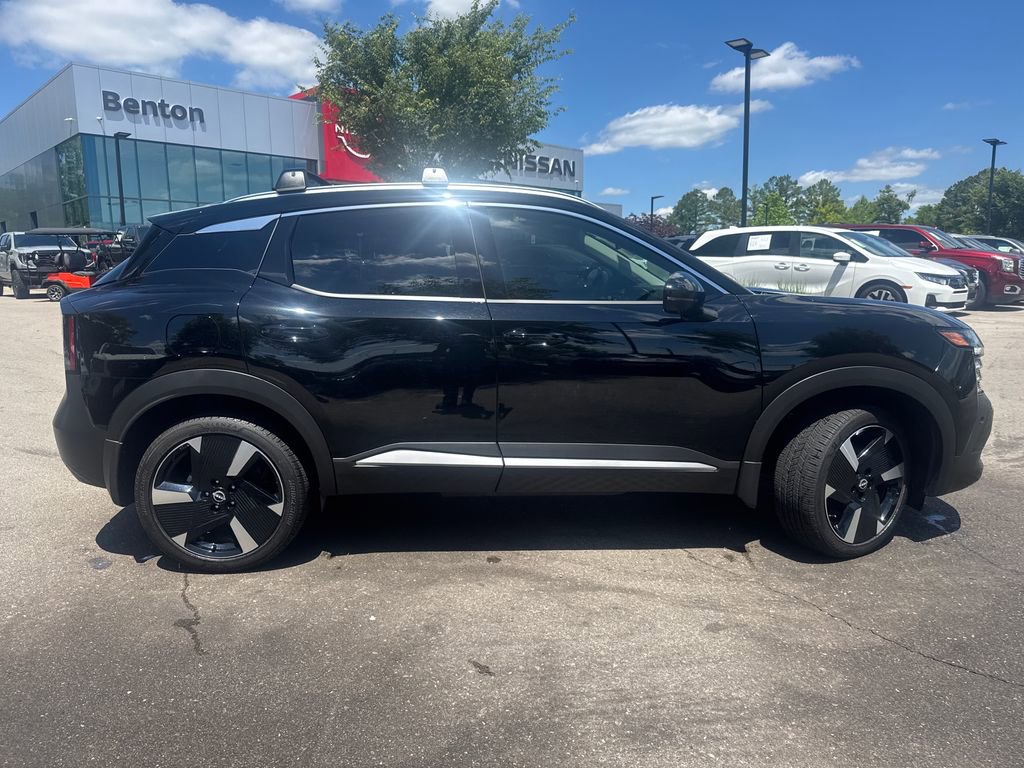 Used 2025 Nissan Kicks SR FWD image 2