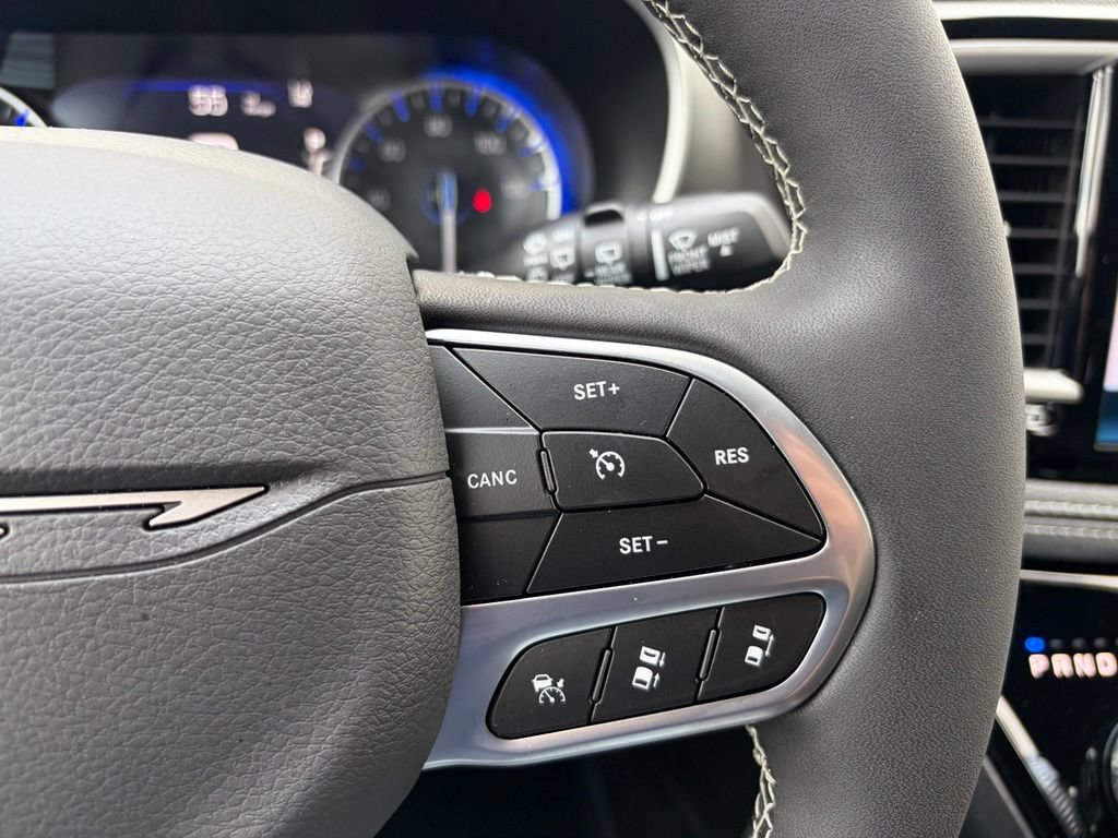 New 2027 Chrysler Pacifica Select w/ Family Tech Group AWD/4WD image 29
