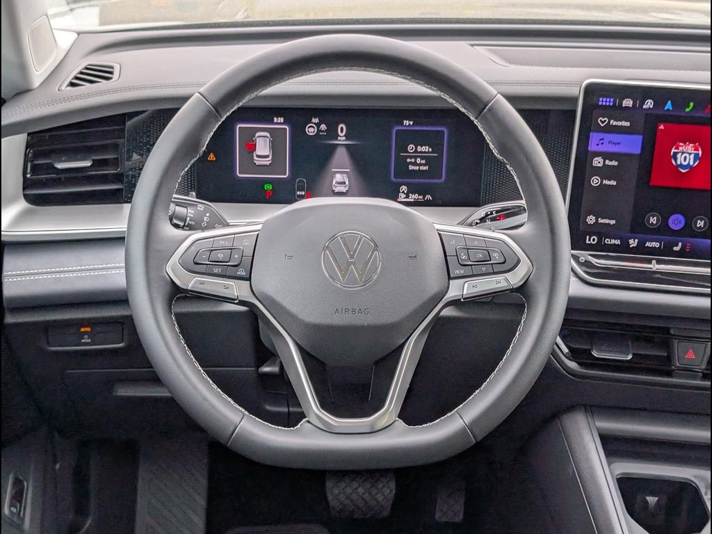 Used 2025 Volkswagen Tiguan SE image 12