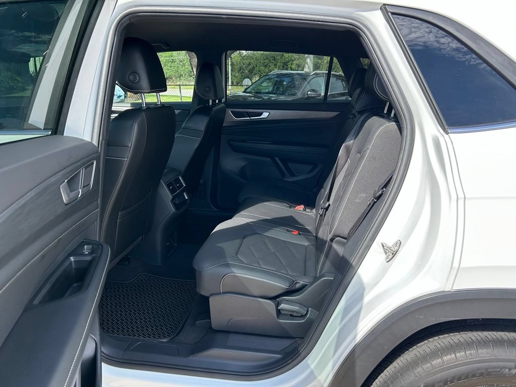 Used 2024 Volkswagen Atlas Cross Sport SE FWD image 47
