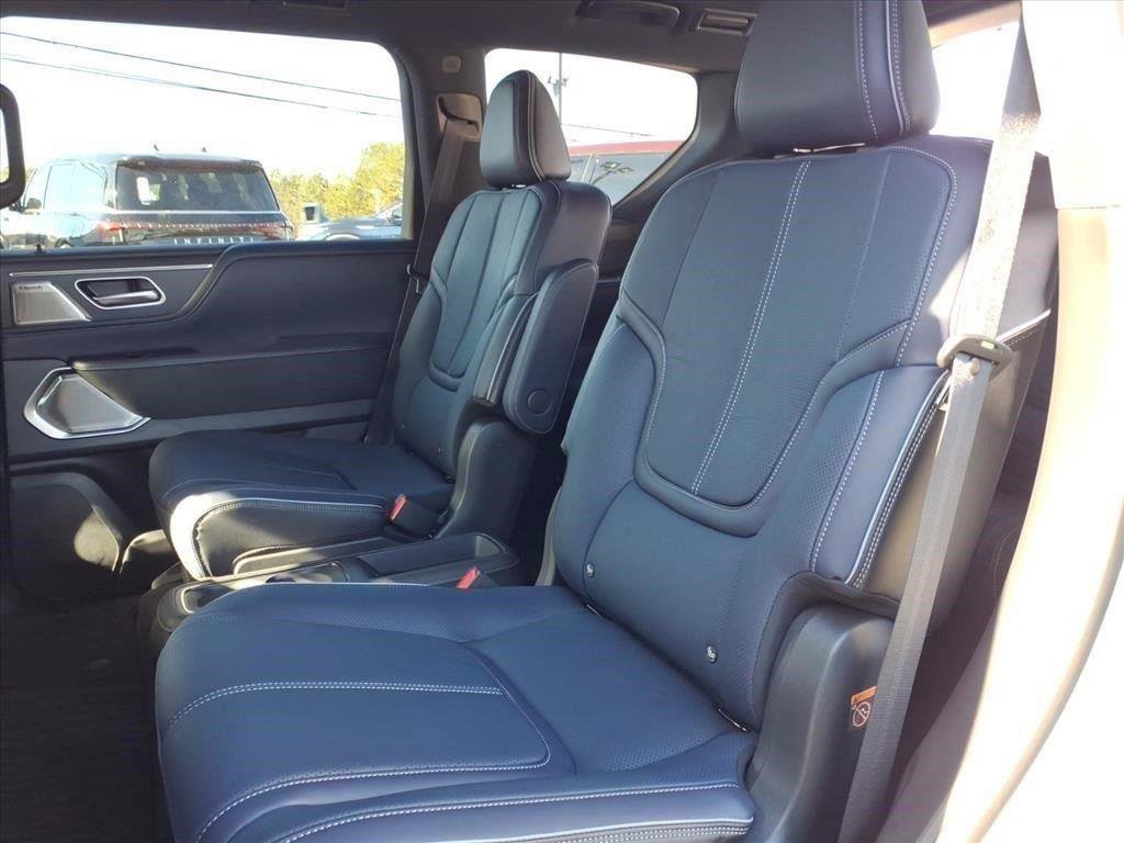 New 2026 INFINITI QX80 4WD w/ Sport Exterior Package image 37